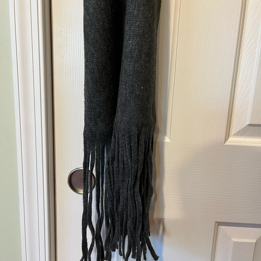 Lucky Brand Gray Fringe Scarf, NWT - Picture 4 of 8